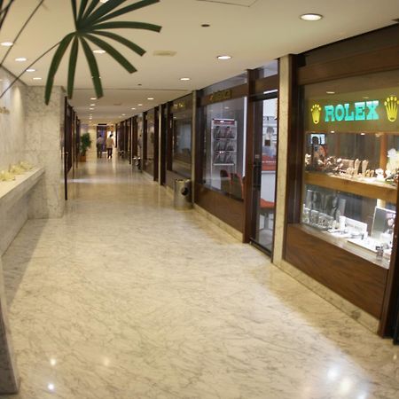 Eurobuilding Hotel & Suites Каракас Екстериор снимка The interior of the shopping mall
