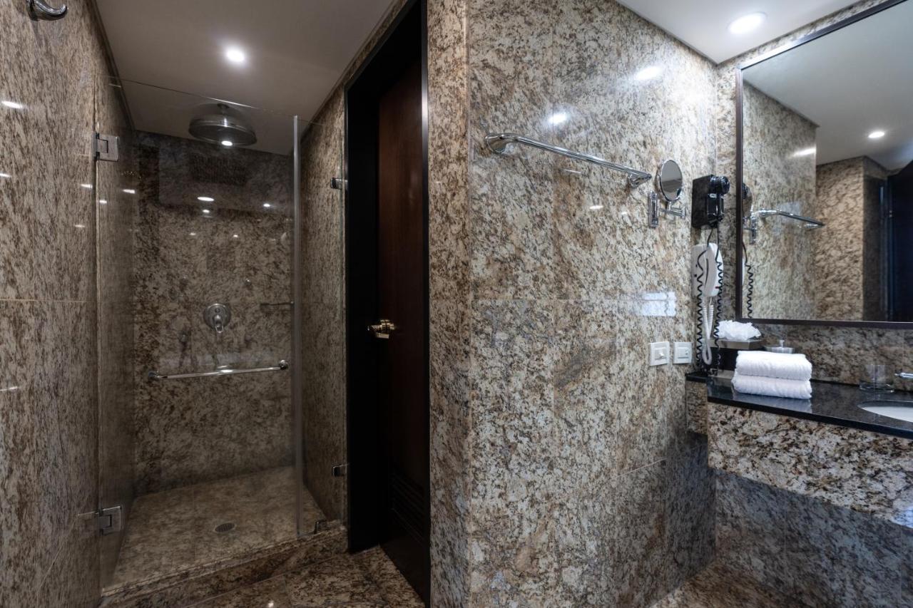 Eurobuilding Hotel & Suites Каракас Екстериор снимка Bathroom