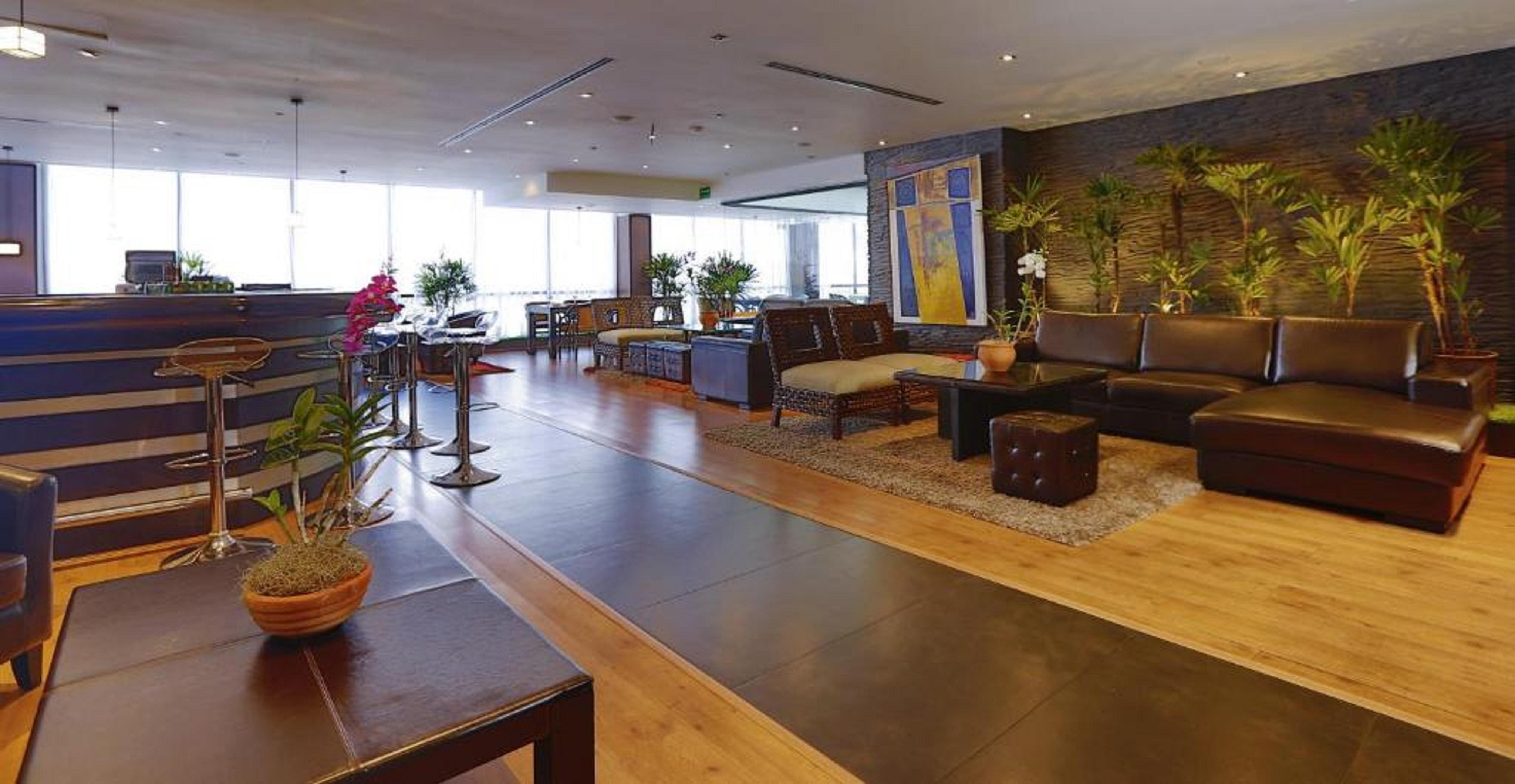 Eurobuilding Hotel & Suites Каракас Екстериор снимка The lounge at the airport