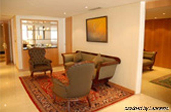 Eurobuilding Hotel & Suites Каракас Стая снимка A living room in a typical condominium