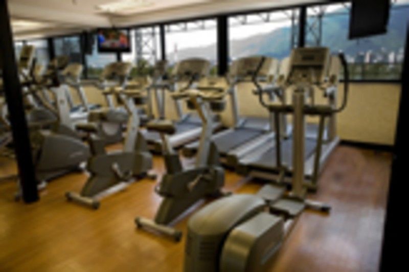 Eurobuilding Hotel & Suites Каракас Екстериор снимка A gym at a hotel