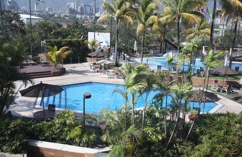 Eurobuilding Hotel & Suites Каракас Екстериор снимка The pool at the InterContinental Hotel